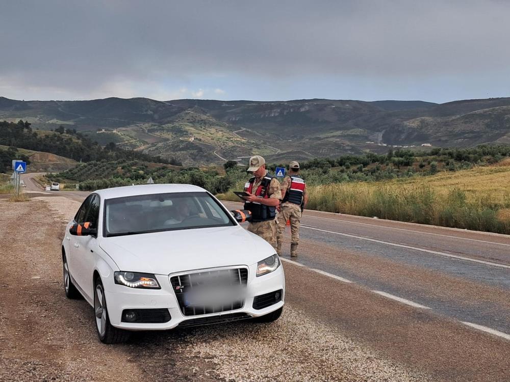 Gaziantep'te Jandarmadan Şok Yol Uygulaması: 74 Yakalama