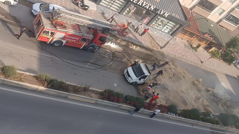 Yerköy'de Saman Yüklü Kamyonet Alev Alev Yandı!