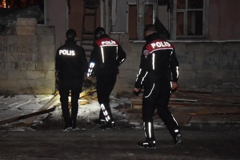 Erzincan'da Dev Firari Operasyonu: 40 Aranan Şahıs Yakalandı!