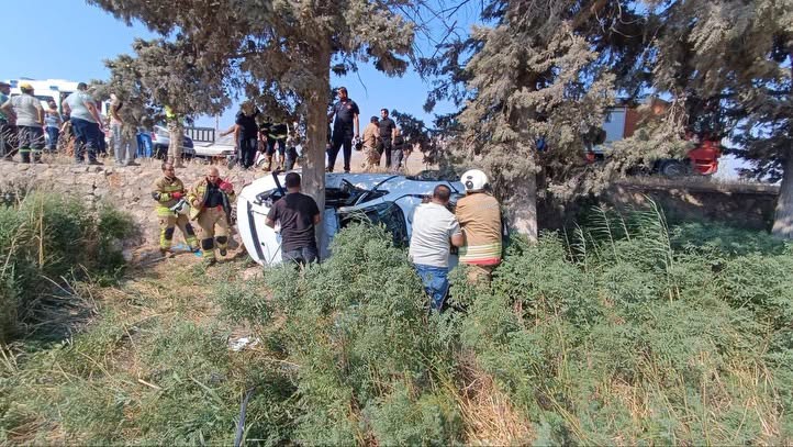 Hatay'da Otomobil Şarampole Uçtu, Ağaca Çarptı: 7 Yaralı!