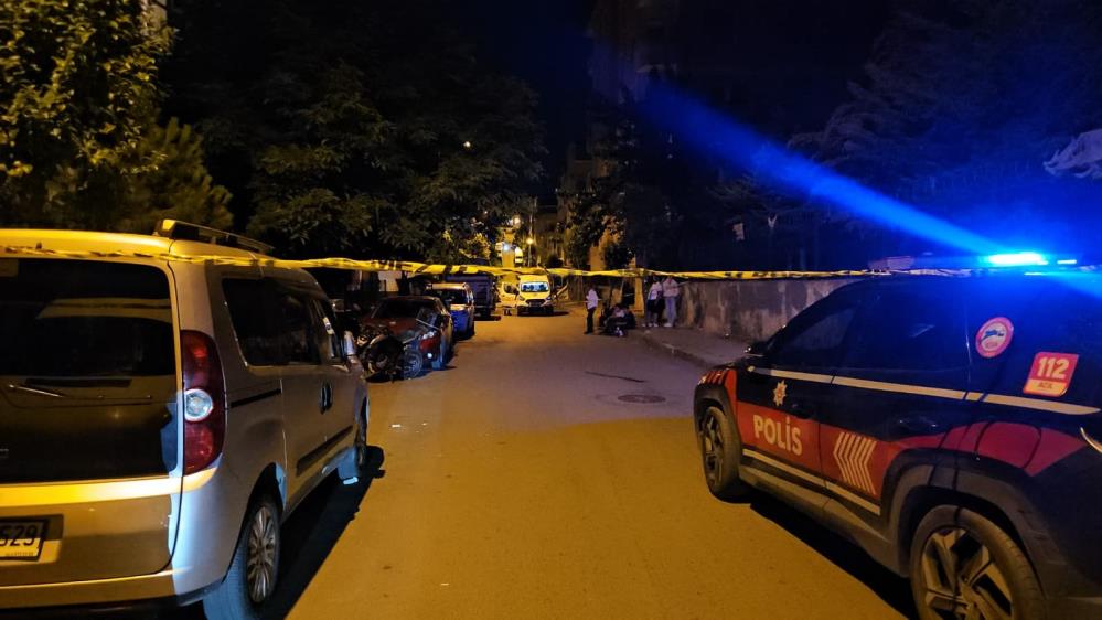 Sultangazi'de Silahlı Çatışma: Çalıntı Motosikletle Dehşet Saçtılar!