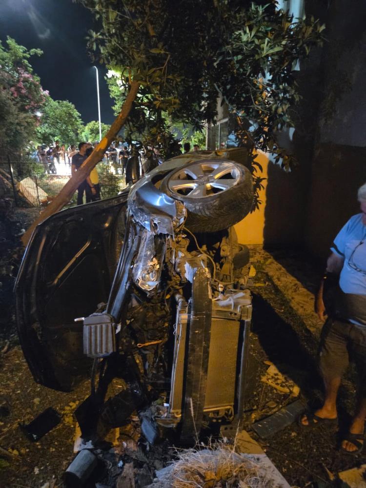 Gölcük'te İnanılmaz Kaza: Otomobil 15 Metreden Boşluğa Düştü