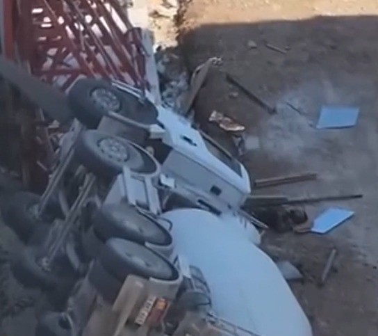 Kahramanmaraş'ta Yol Çöktü, Beton Mikseri Devrildi: 1 Yaralı