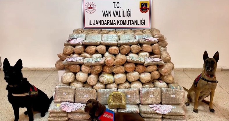 Van'da Dev Uyuşturucu Operasyonu: 333 Kilo Skunk Ele Geçirildi