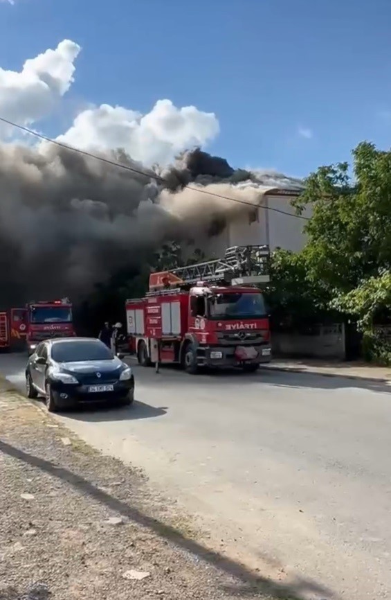 Sakarya'da Çatı Katında Yangın Çıktı